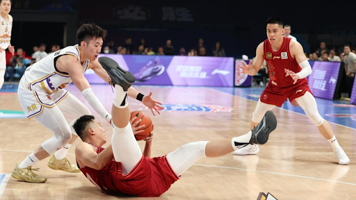 会去沙特吗？吕迪格：去那不意味着一定变差，坎特是个好例子